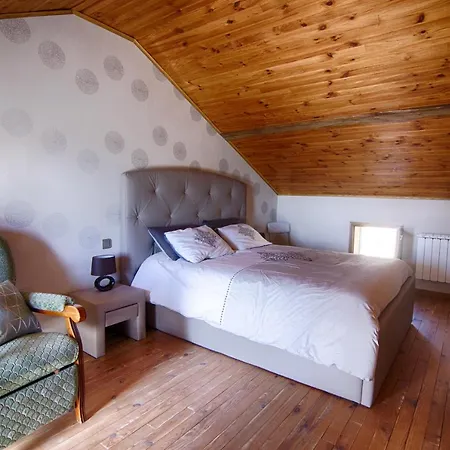 D'hotes Au Chant Des Vents Bed & Breakfast 3*