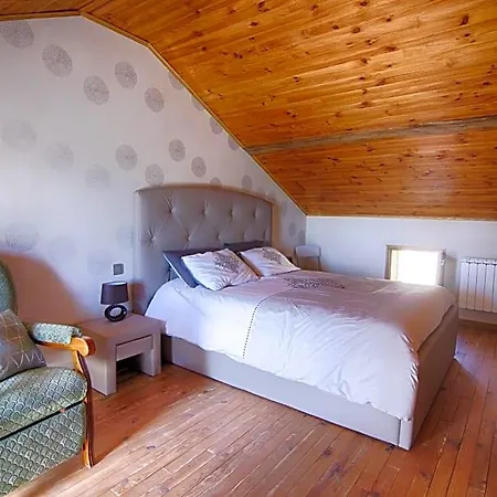 D'hotes Au Chant Des Vents Bed & Breakfast 3*